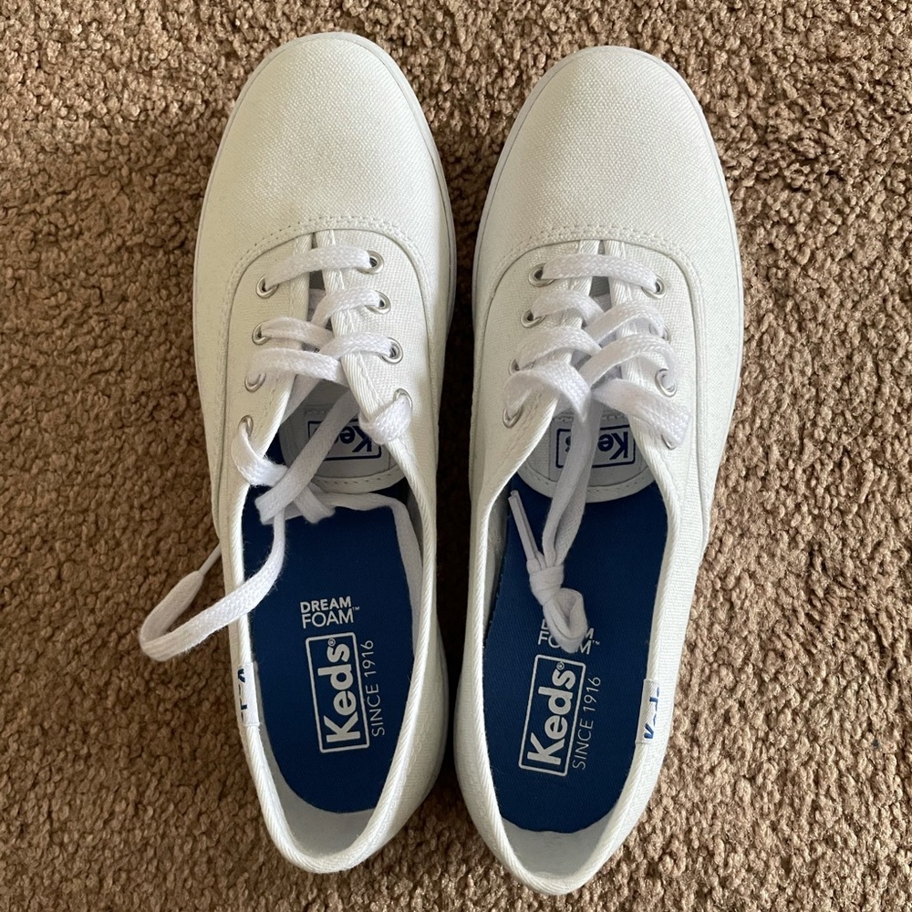 Keds women’s white shoes size 5.5